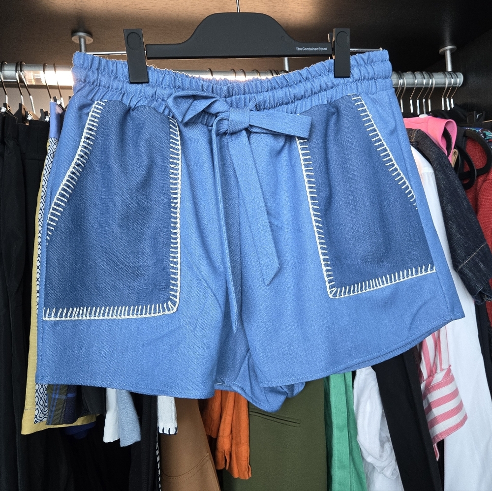 High Waist Blue Women's Shorts with Contrast Pockets